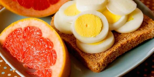 eieren en grapefruit om af te vallen