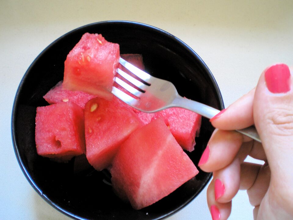 Watermeloen eten om extra kilo's kwijt te raken
