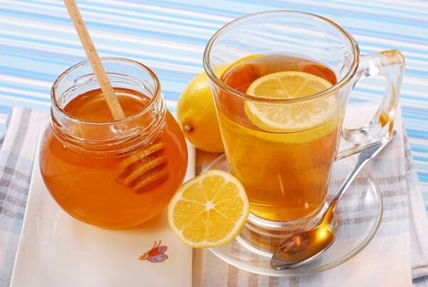 Water met honing - een gezonde snack bij een boekweit-honingdieet