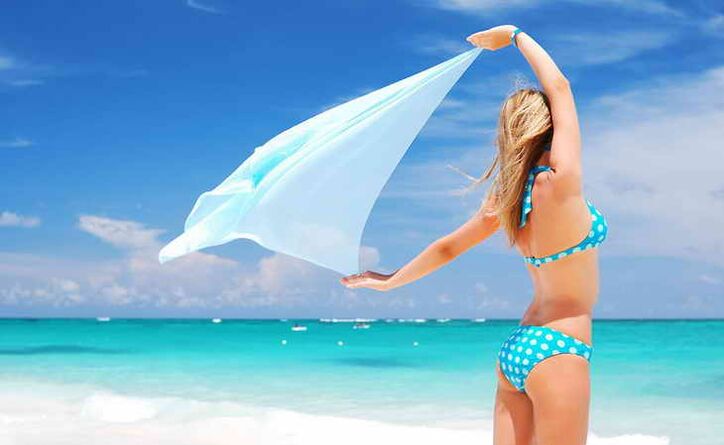 meisje op het strand