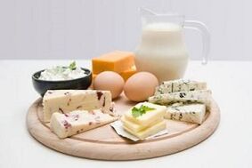 Eieren, magere zuivel en gefermenteerde melkproducten voor een eiwitdieet