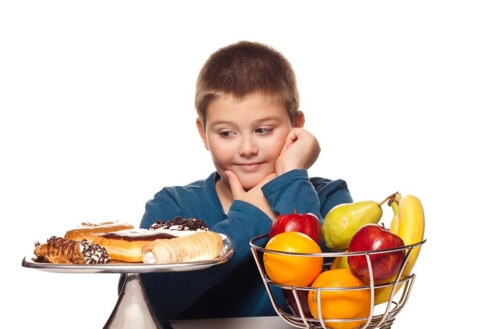 Het elimineren van ongezond suikerhoudend voedsel uit het dieet van een kind ten gunste van fruit